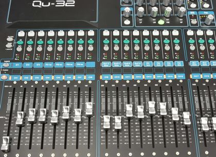Allen & Heath-QU-32 Chrome mixer, little home use